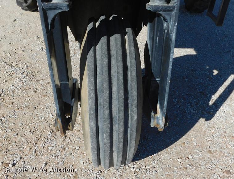 image for item DC8459 2002 SpraCoupe 4440 self-propelled sprayer