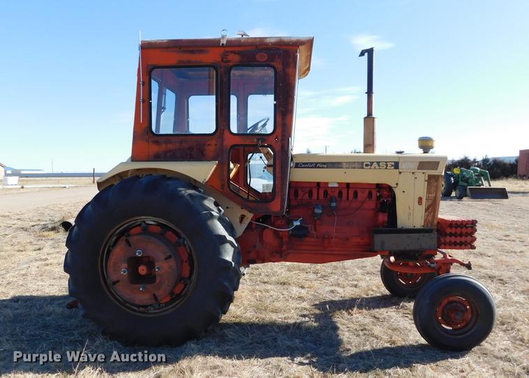 image for item DC8488 Case 930 Comfort King tractor