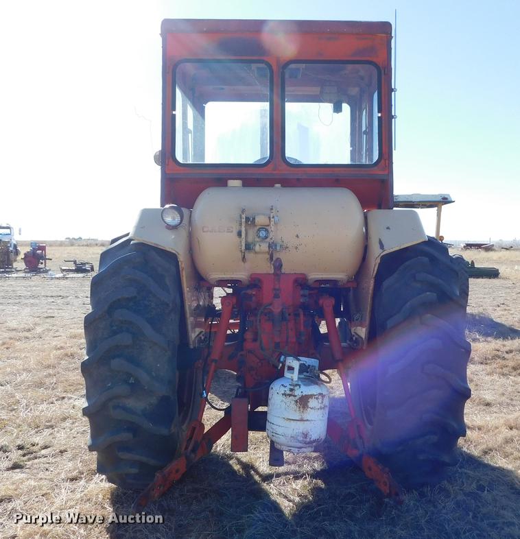 image for item DC8488 Case 930 Comfort King tractor