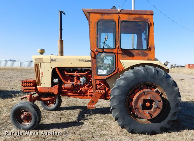 image for item DC8488 Case 930 Comfort King tractor