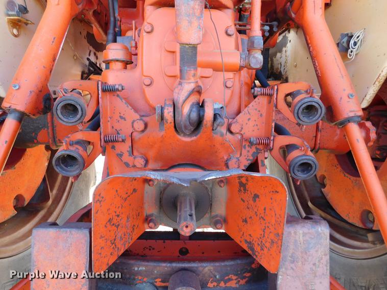 image for item DC8488 Case 930 Comfort King tractor