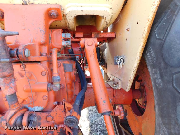 image for item DC8488 Case 930 Comfort King tractor