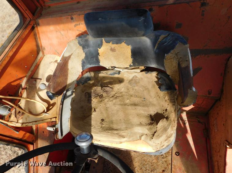 image for item DC8488 Case 930 Comfort King tractor