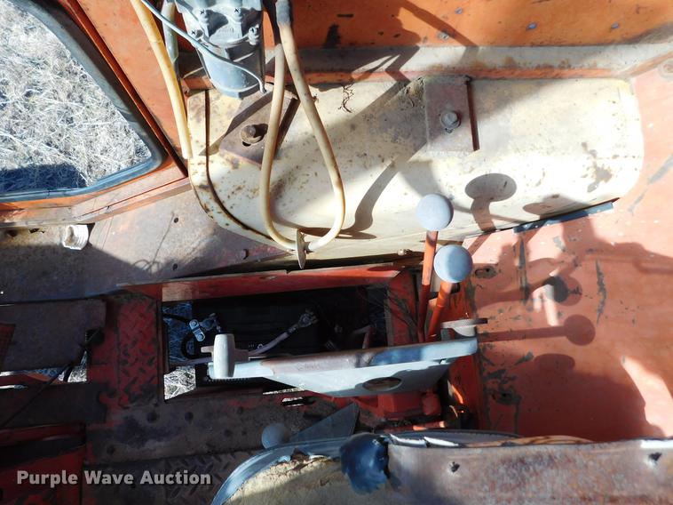 image for item DC8488 Case 930 Comfort King tractor