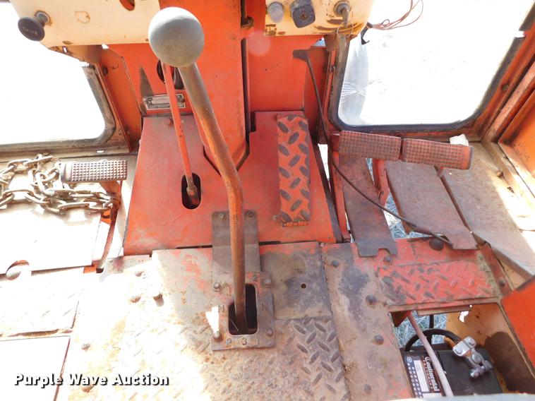 image for item DC8488 Case 930 Comfort King tractor