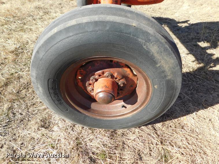 image for item DC8488 Case 930 Comfort King tractor