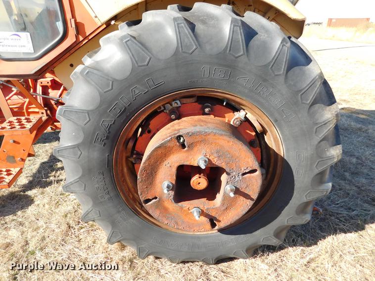 image for item DC8488 Case 930 Comfort King tractor