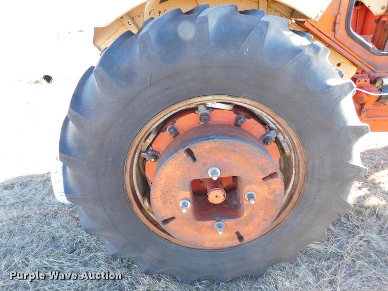 image for item DC8488 Case 930 Comfort King tractor