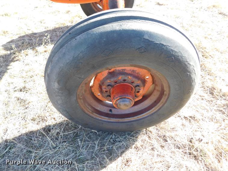 image for item DC8488 Case 930 Comfort King tractor