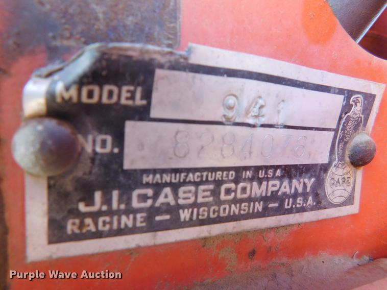 image for item DC8488 Case 930 Comfort King tractor