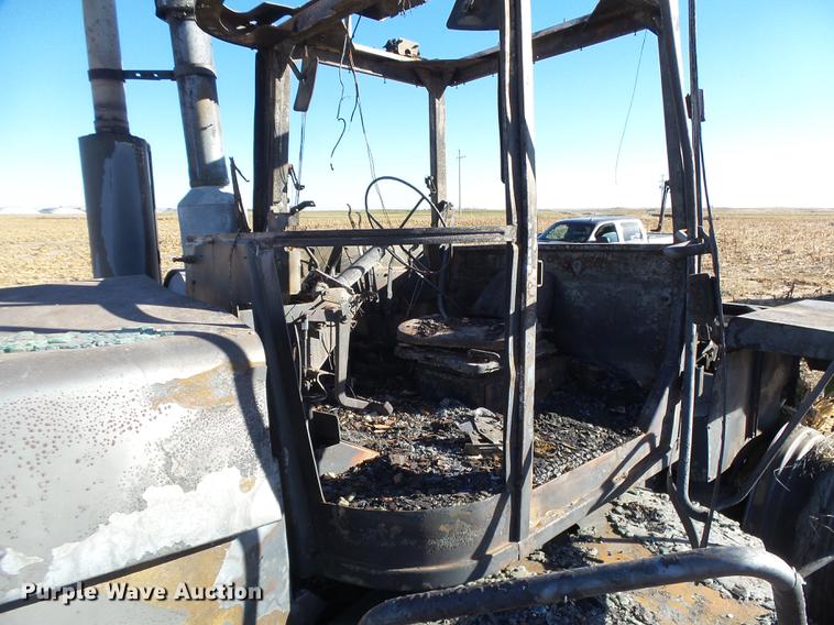 image for item DC8499 1993 John Deere 8770 4WD tractor