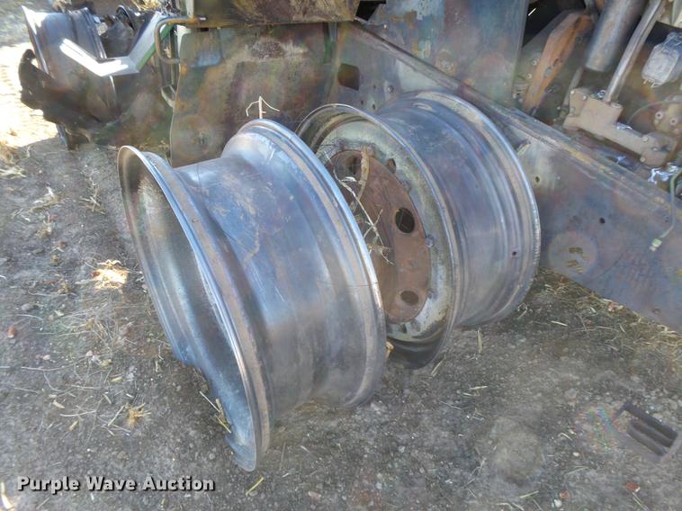 image for item DC8499 1993 John Deere 8770 4WD tractor