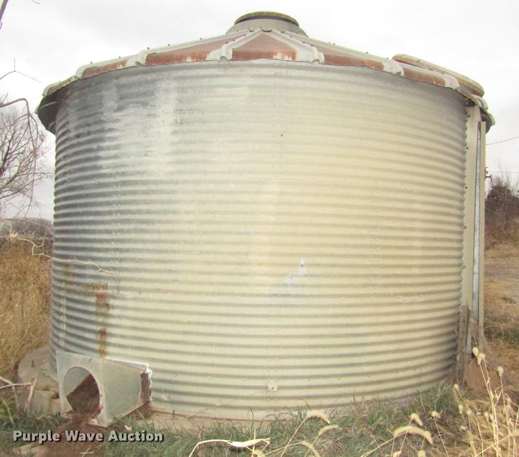 image for item DD2958 (2) grain bins