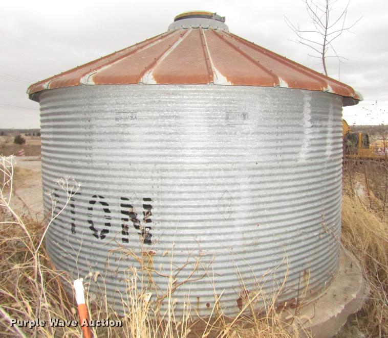 image for item DD2958 (2) grain bins
