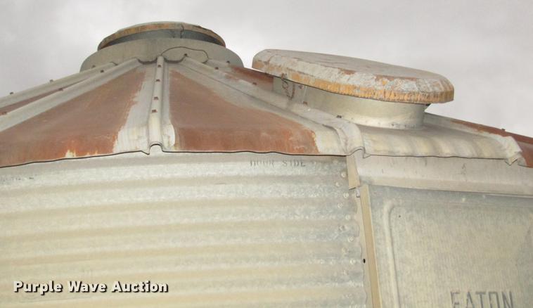 image for item DD2958 (2) grain bins