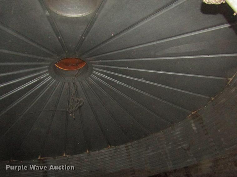 image for item DD2958 (2) grain bins