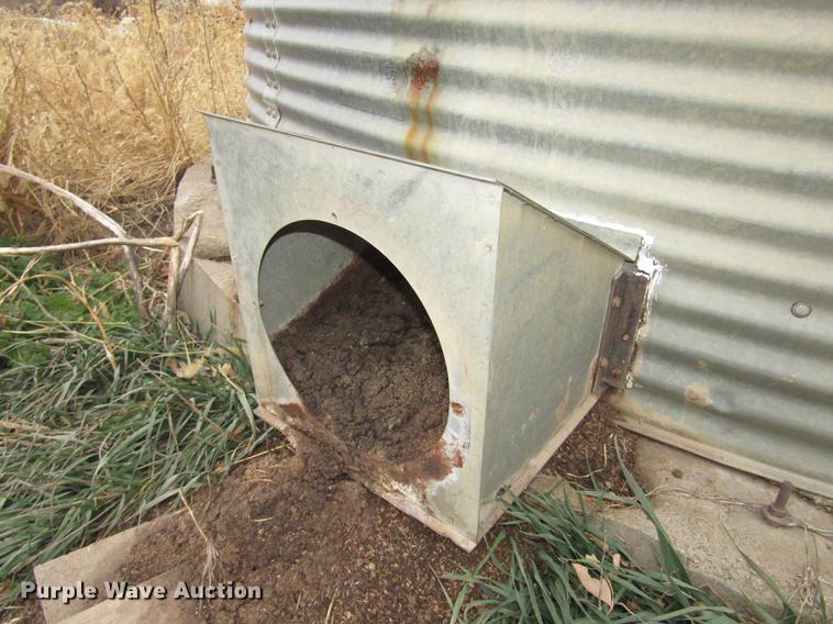 image for item DD2958 (2) grain bins