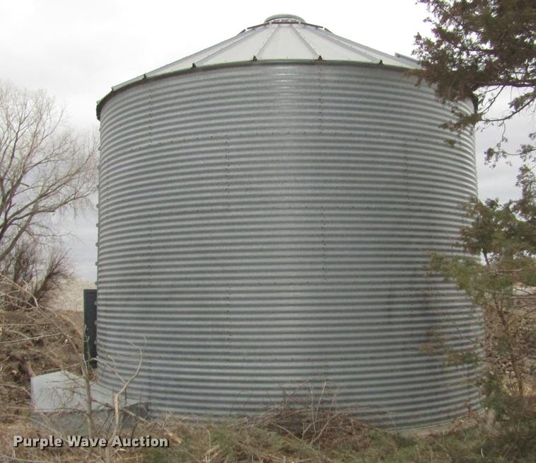 image for item DD2958 (2) grain bins