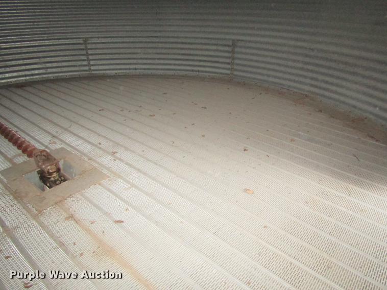 image for item DD2958 (2) grain bins