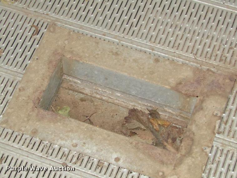 image for item DD2958 (2) grain bins