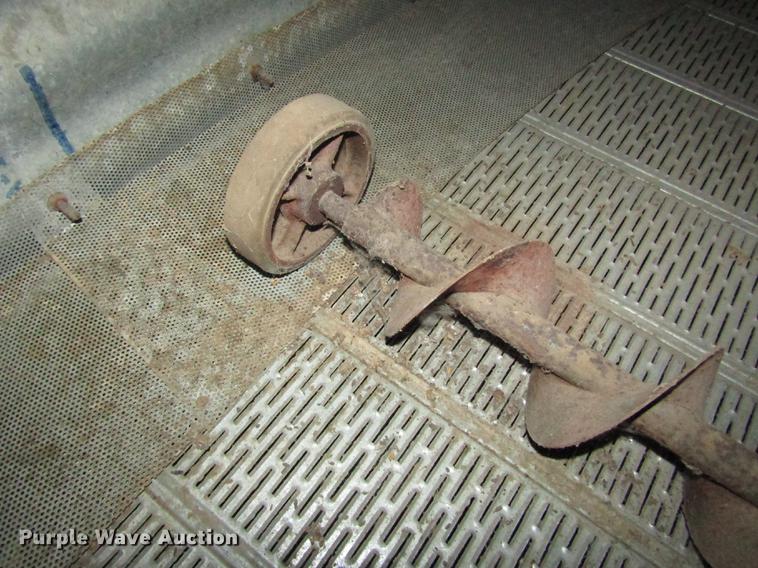 image for item DD2958 (2) grain bins