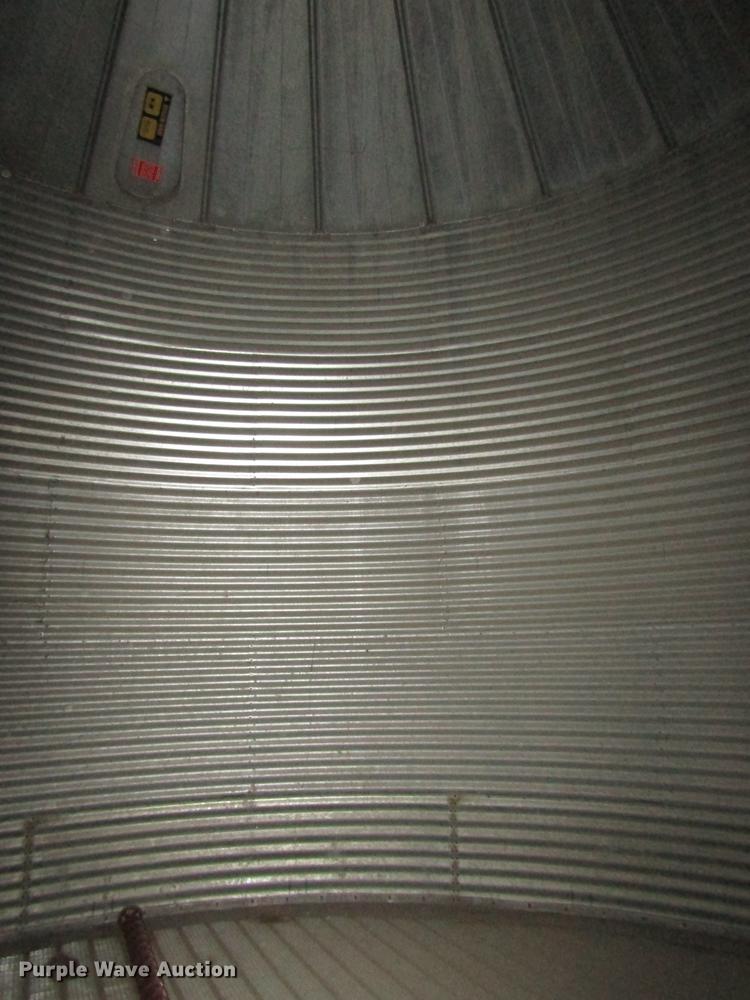image for item DD2958 (2) grain bins
