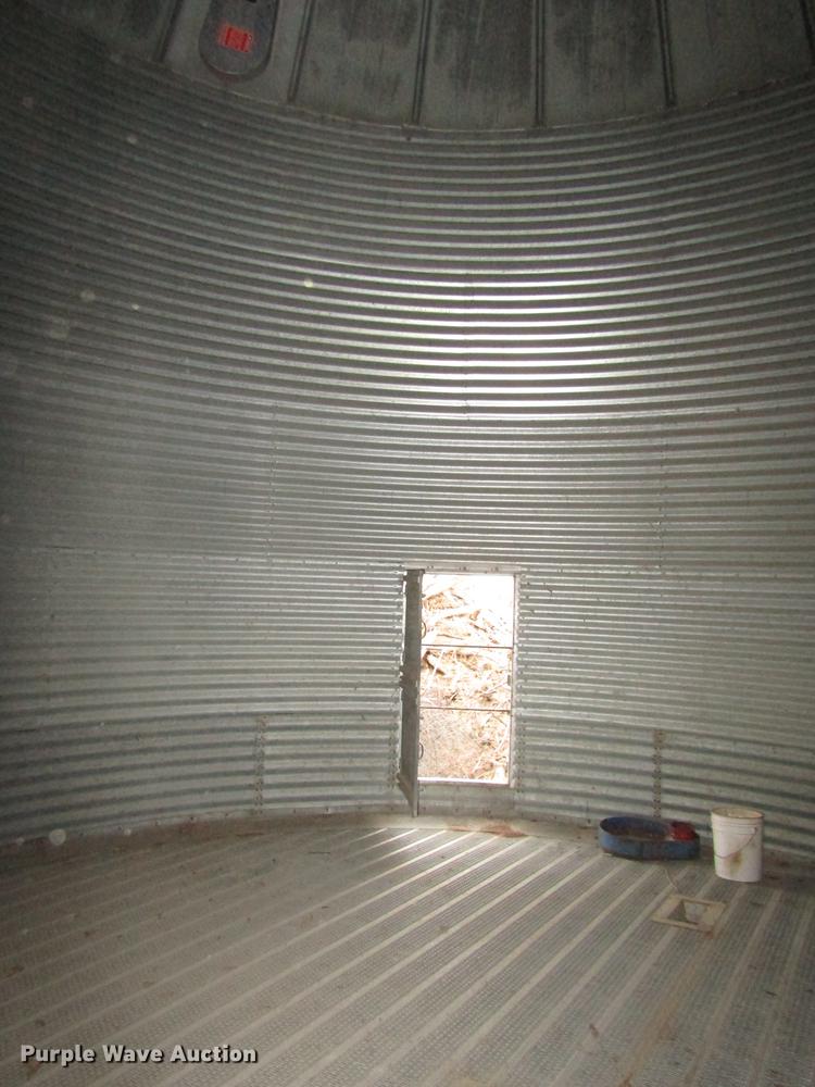 image for item DD2958 (2) grain bins