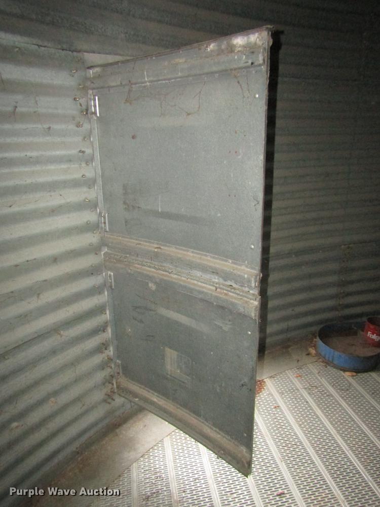 image for item DD2958 (2) grain bins