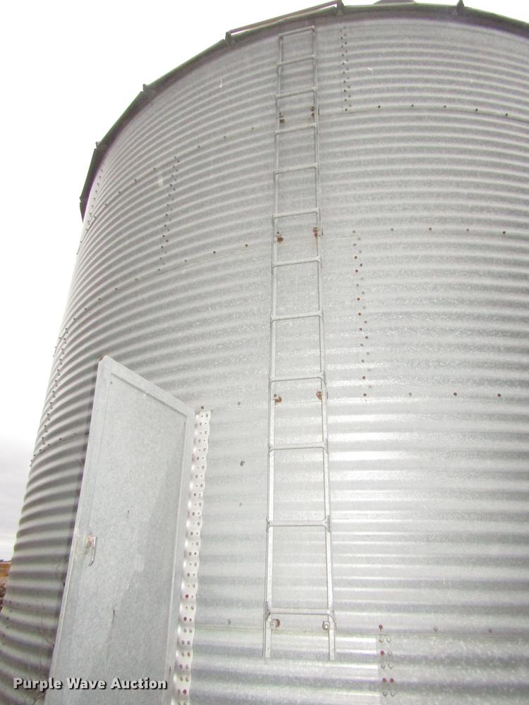 image for item DD2958 (2) grain bins