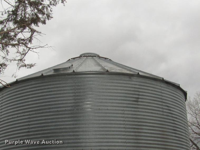 image for item DD2958 (2) grain bins