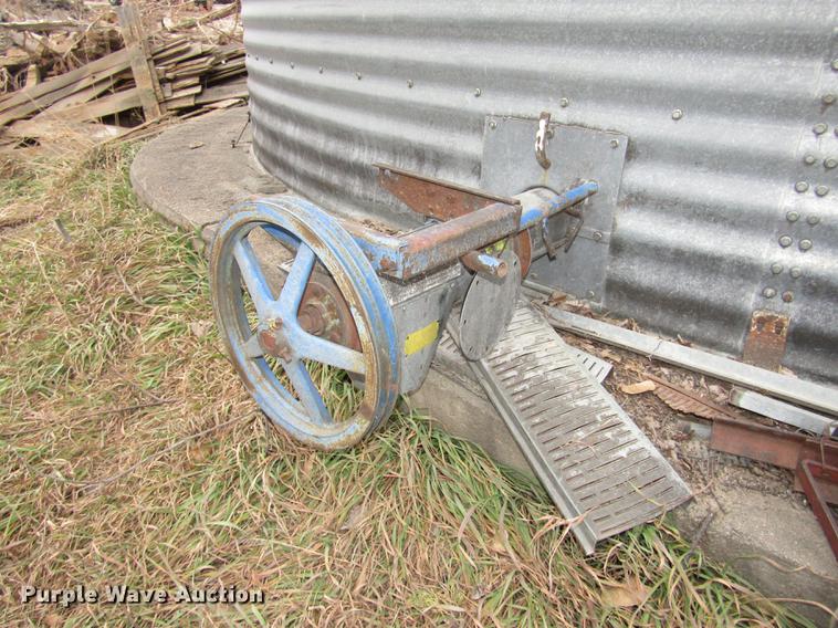 image for item DD2958 (2) grain bins