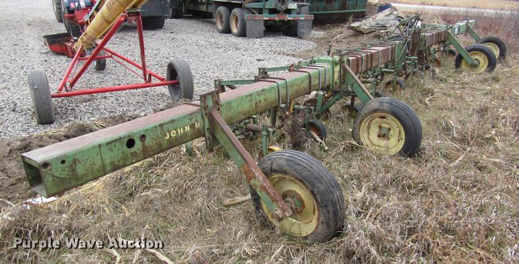 image for item DD2964 John Deere 75 row crop cultivator