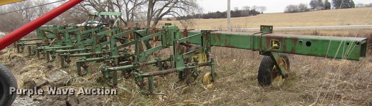 image for item DD2964 John Deere 75 row crop cultivator