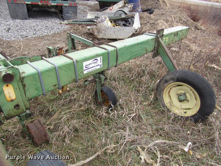 image for item DD2964 John Deere 75 row crop cultivator