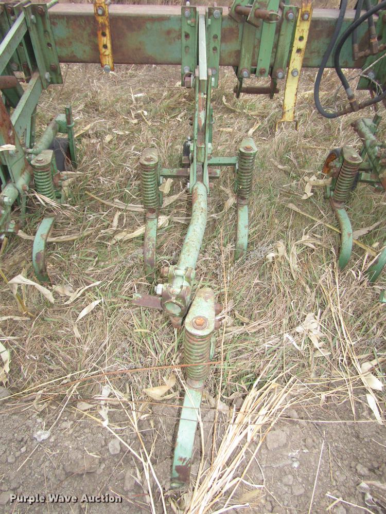 image for item DD2964 John Deere 75 row crop cultivator