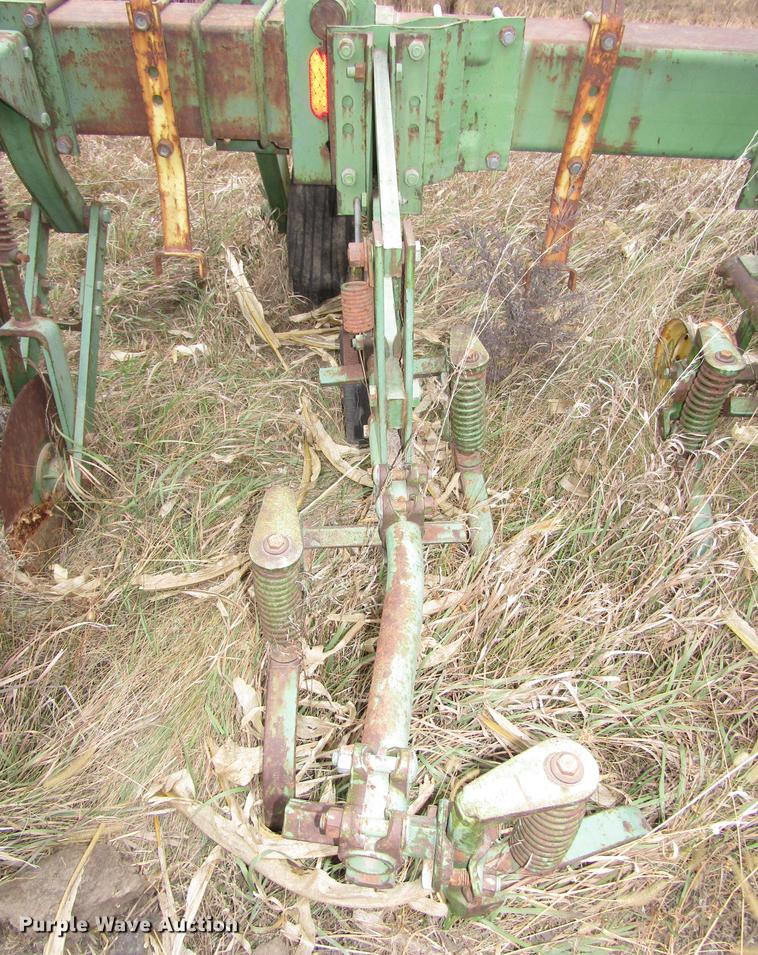 image for item DD2964 John Deere 75 row crop cultivator