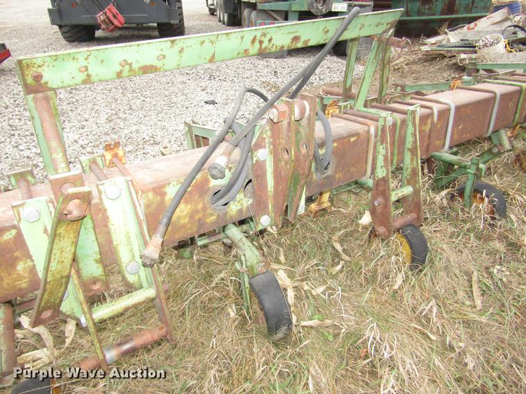 image for item DD2964 John Deere 75 row crop cultivator