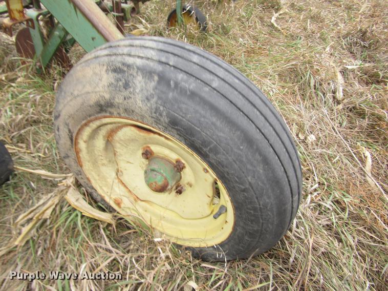 image for item DD2964 John Deere 75 row crop cultivator