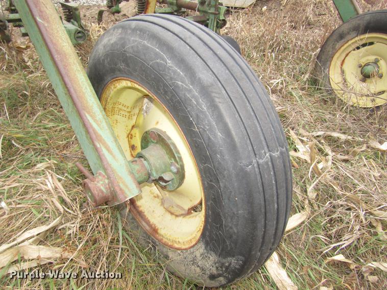 image for item DD2964 John Deere 75 row crop cultivator