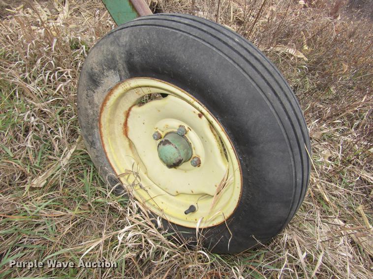 image for item DD2964 John Deere 75 row crop cultivator