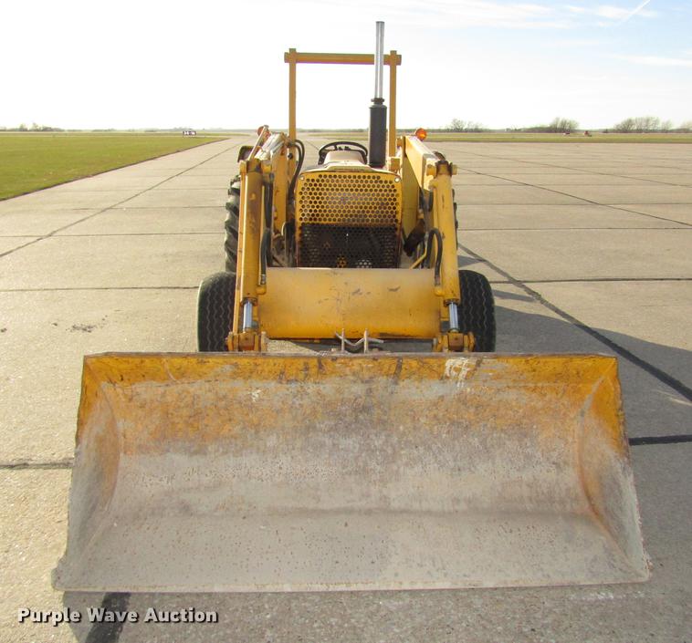 image for item DD2988 Ford 445 tractor