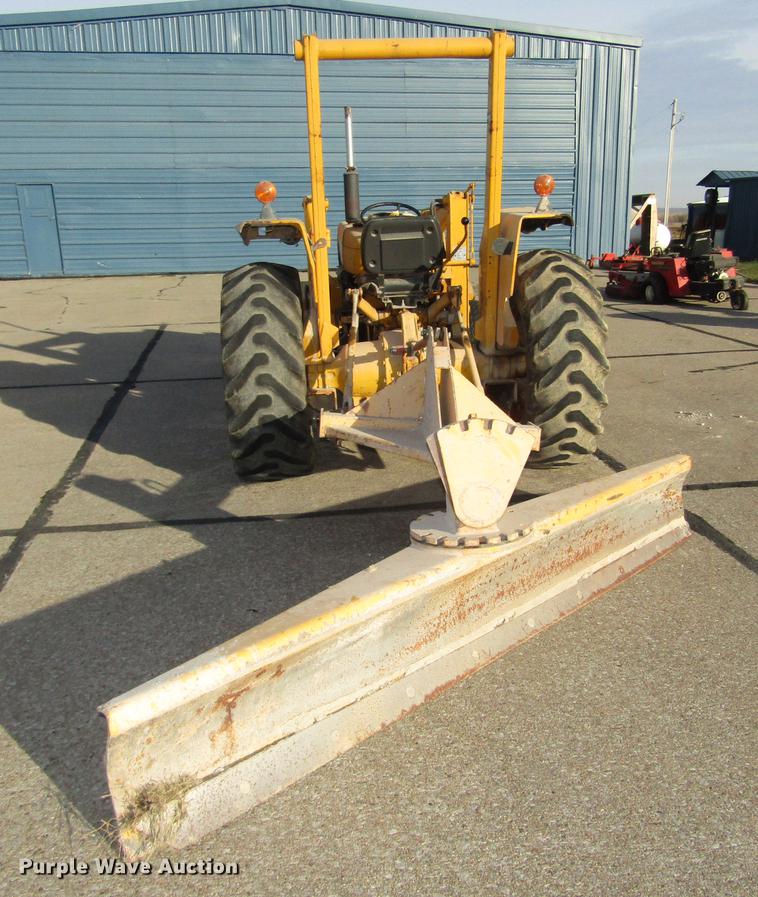 image for item DD2988 Ford 445 tractor