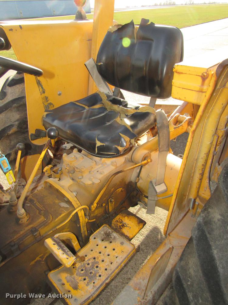 image for item DD2988 Ford 445 tractor