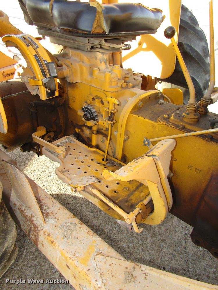 image for item DD2988 Ford 445 tractor