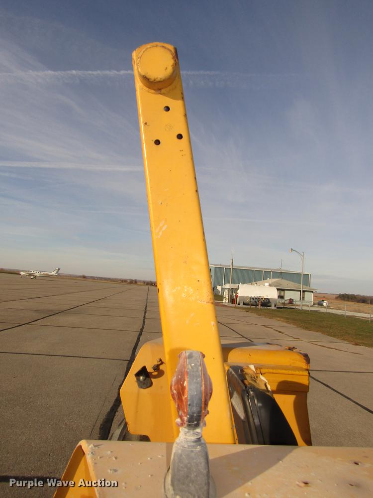 image for item DD2988 Ford 445 tractor