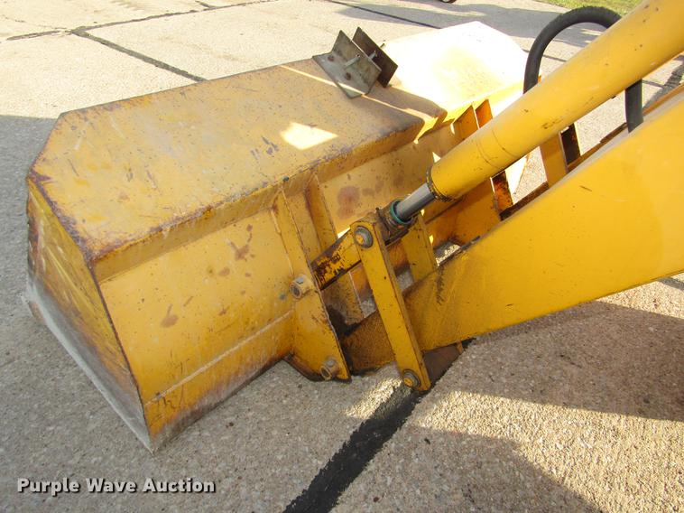 image for item DD2988 Ford 445 tractor