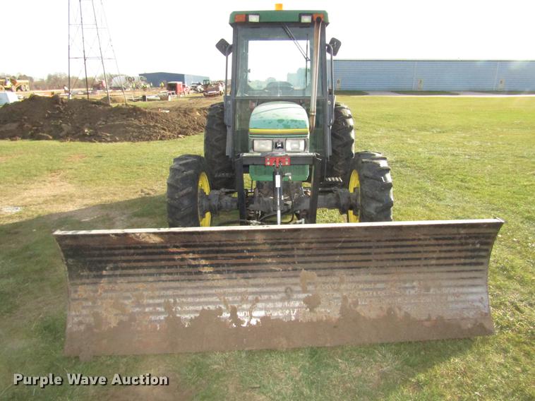 image for item DD2998 1996 John Deere 5500 MFWD tractor