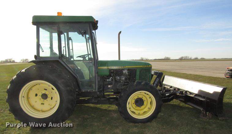 image for item DD2998 1996 John Deere 5500 MFWD tractor
