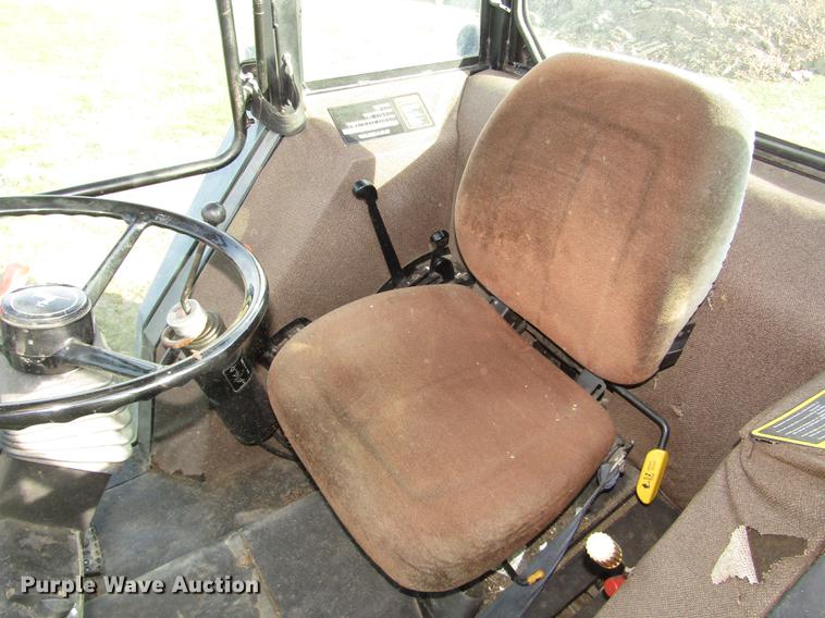 image for item DD2998 1996 John Deere 5500 MFWD tractor