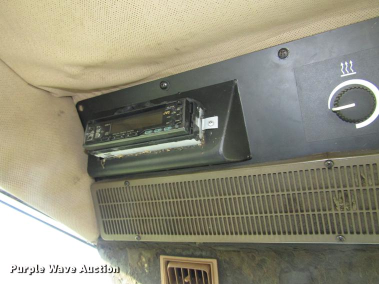 image for item DD2998 1996 John Deere 5500 MFWD tractor